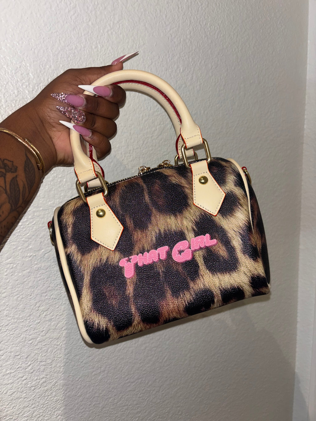 CUSTOM PURSE/TOTE BAG/CARD HOLDER VENDOR