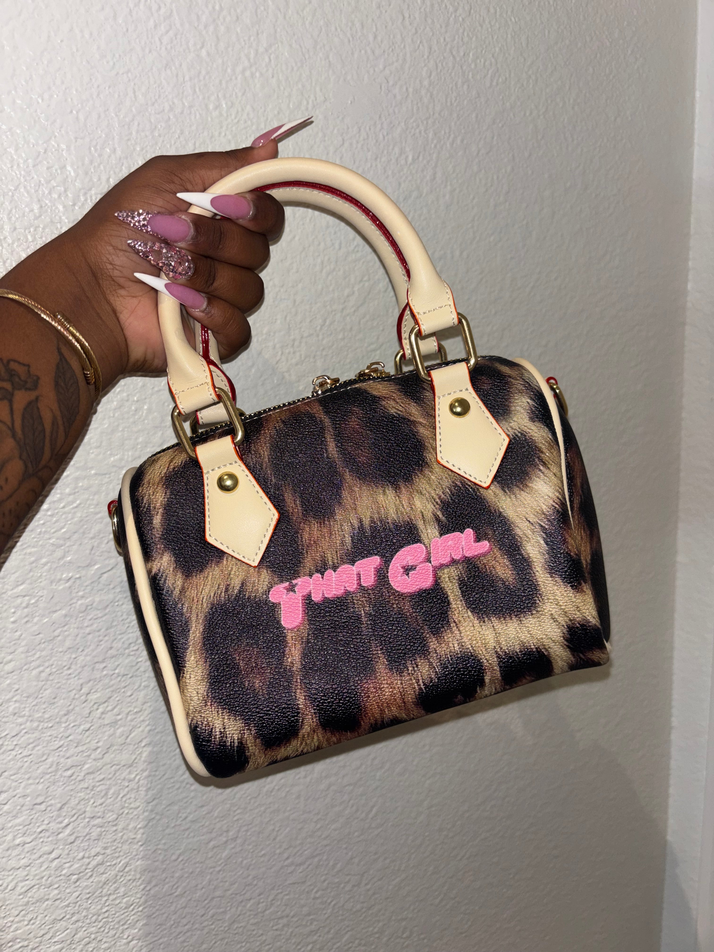 CUSTOM PURSE/TOTE BAG/CARD HOLDER VENDOR