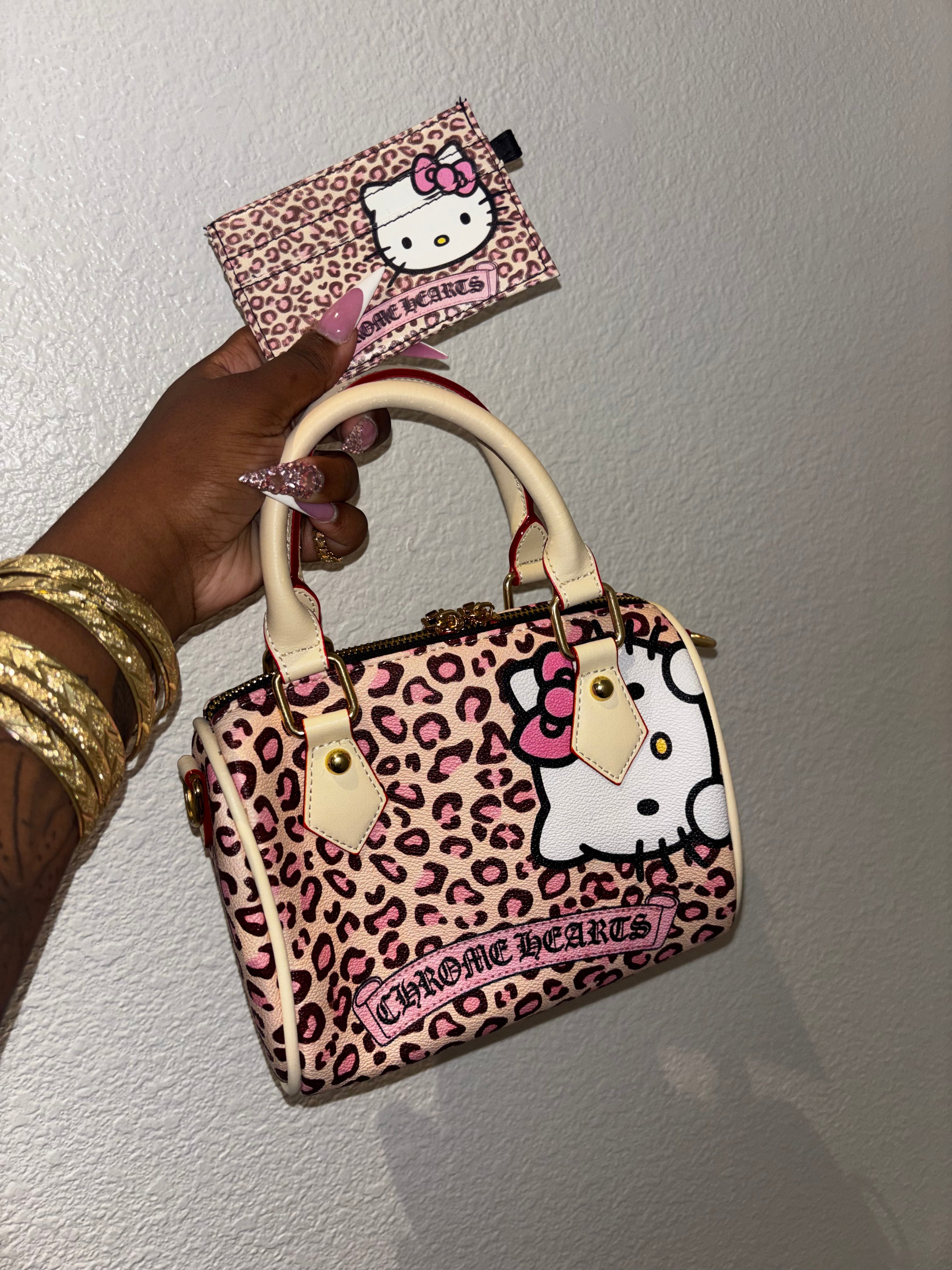 CUSTOM PURSE/TOTE BAG/CARD HOLDER VENDOR