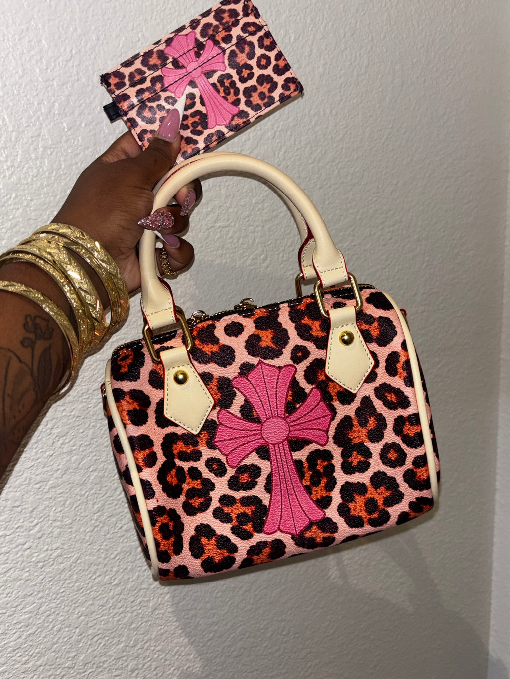 CUSTOM PURSE/TOTE BAG/CARD HOLDER VENDOR